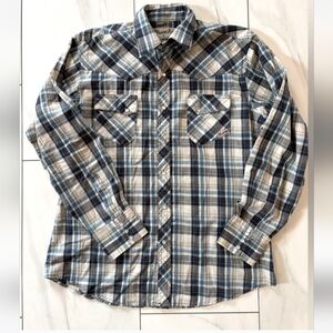 Wrangler button up pearl snap western shirt, size large, in excellent condition!